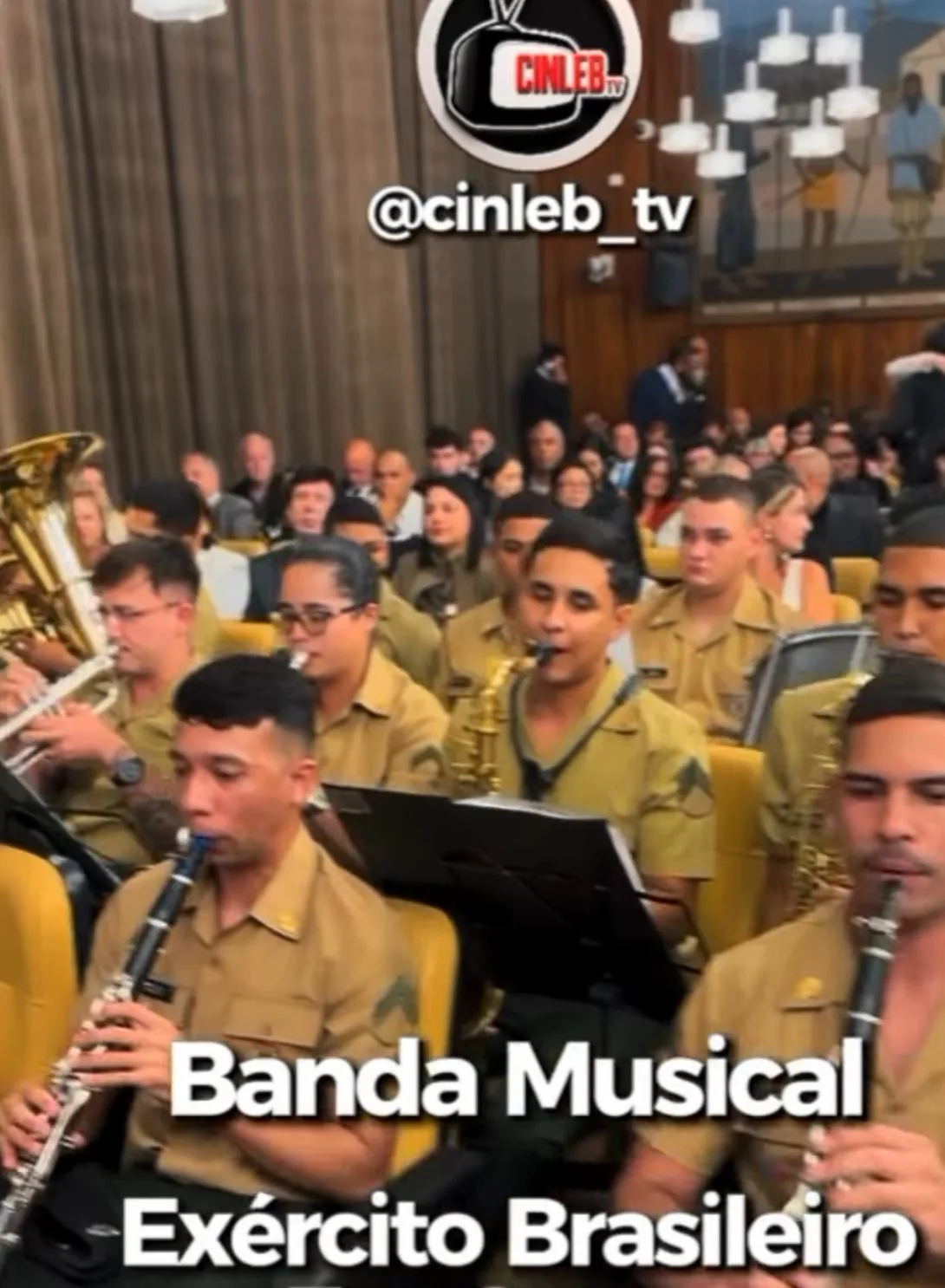 Banda Sinfônica do Exército Brasileiro executando o Hino Nacional