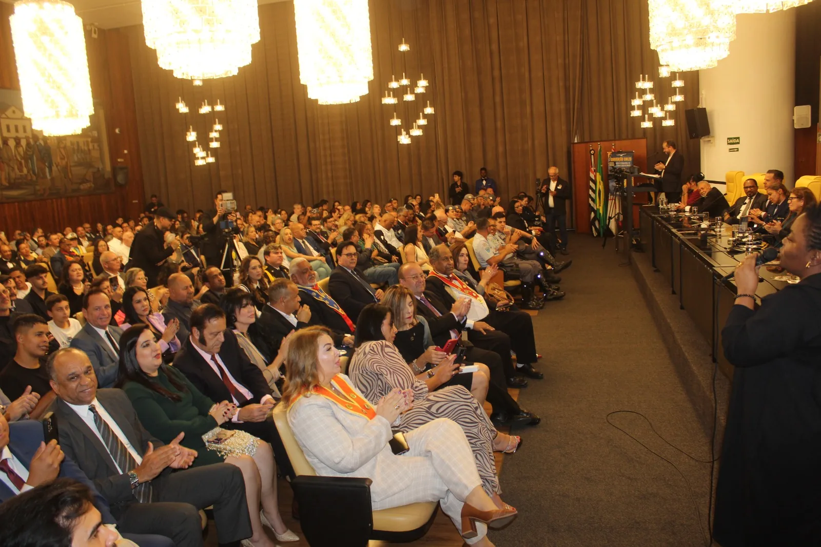 Vista geral do plenário durante a cerimônia de entrega das medalhas Heróis da Sociedade
