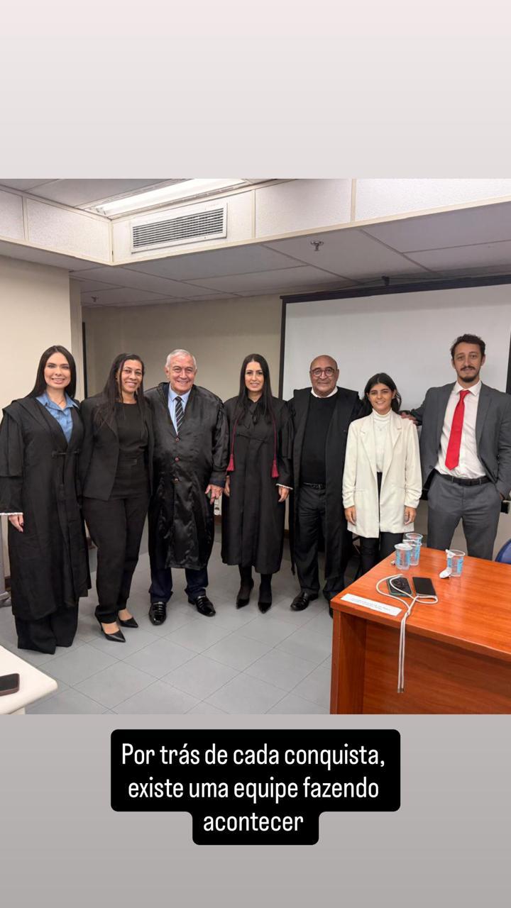 Equipe da Advocacia Minichillo reunida no Fórum Criminal da Barra Funda